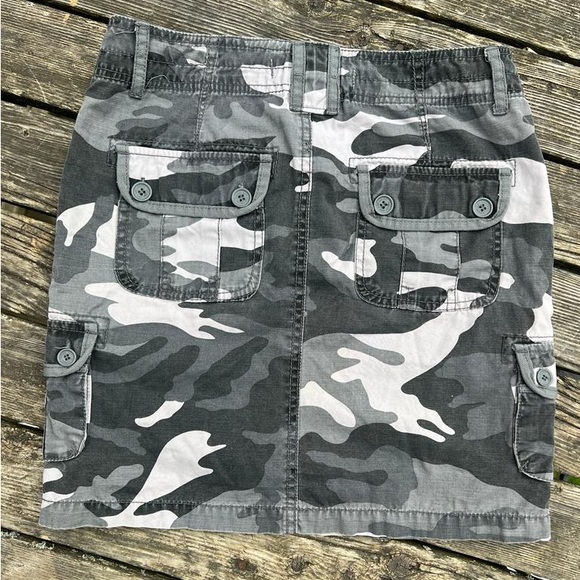 Camo Cargo Mini Skirt - Picture 2 of 2